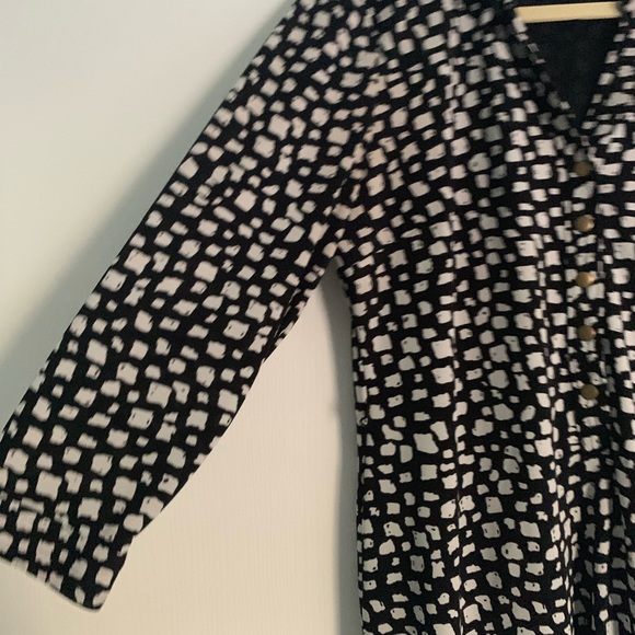 Limited shirtdress with button detail. size L - Picture 2 of 5